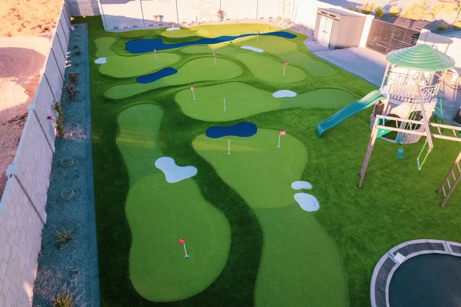 Putting Green & Artificial Turf