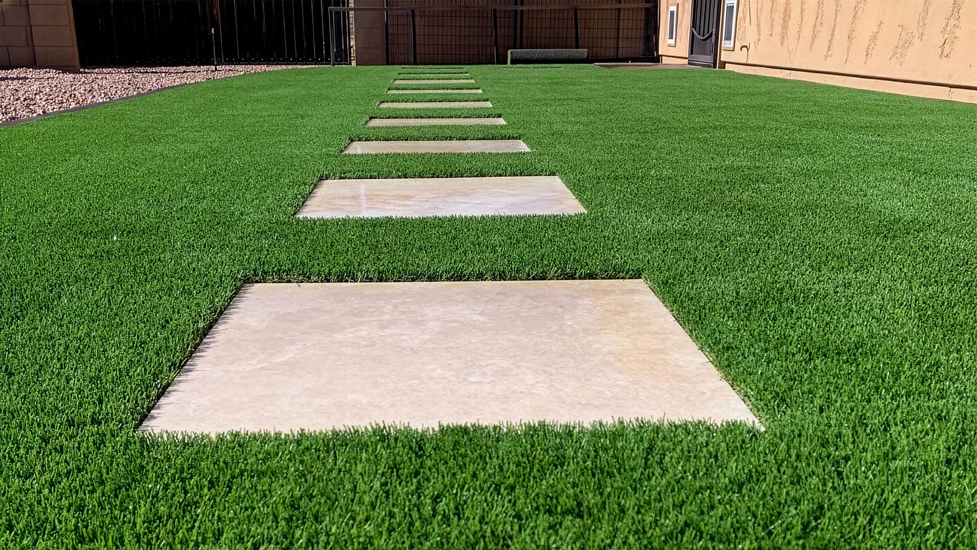 The Ultimate Guide to Choosing the Right Artificial Turf: Understanding Face Weight and Pile Height